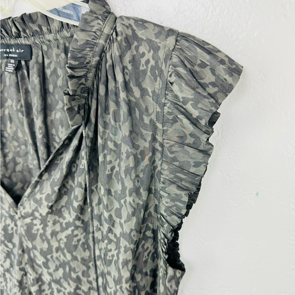 Anthropologie Current Air MARGOT JACQUARD PLEATED SLEEVE BLOUSE in Dark Olive - Picture 4 of 8